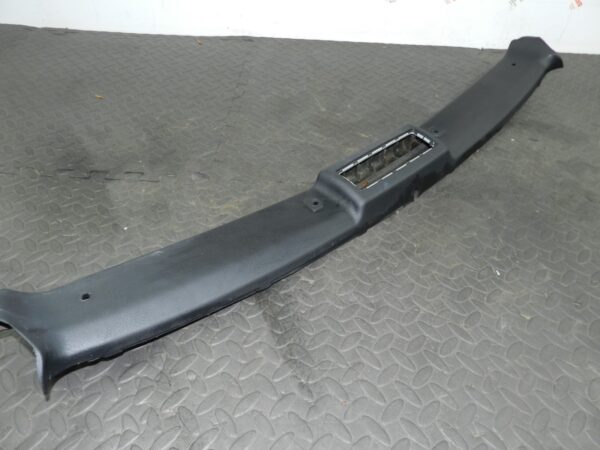 157. 1997 BMW 323I E36 CONVERTIBLE. ROOF TOP TRIM FRONT SCREEN PANEL - Image 2