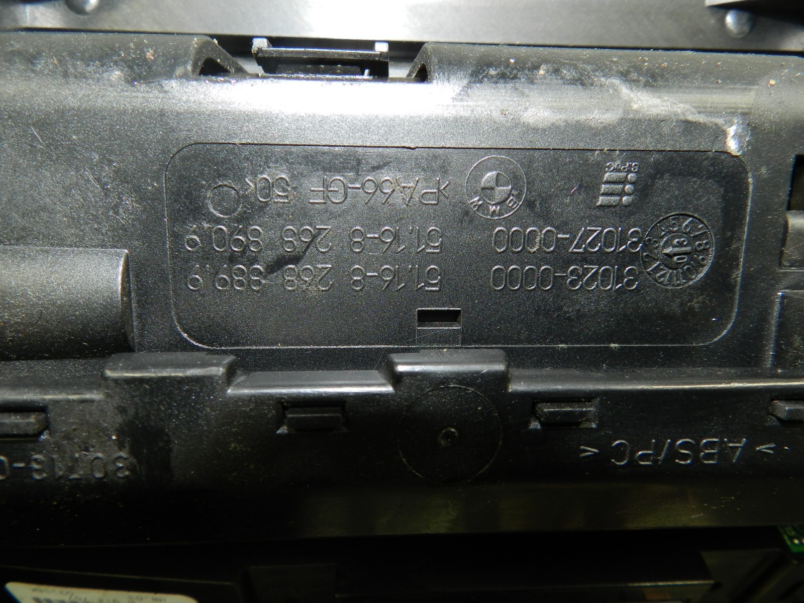 143. 2003 BMW E46 318Ci CONVERTIBLE. ASHTRAY STORAGE POCKET 12V ROOF BUTTONS - Image 3