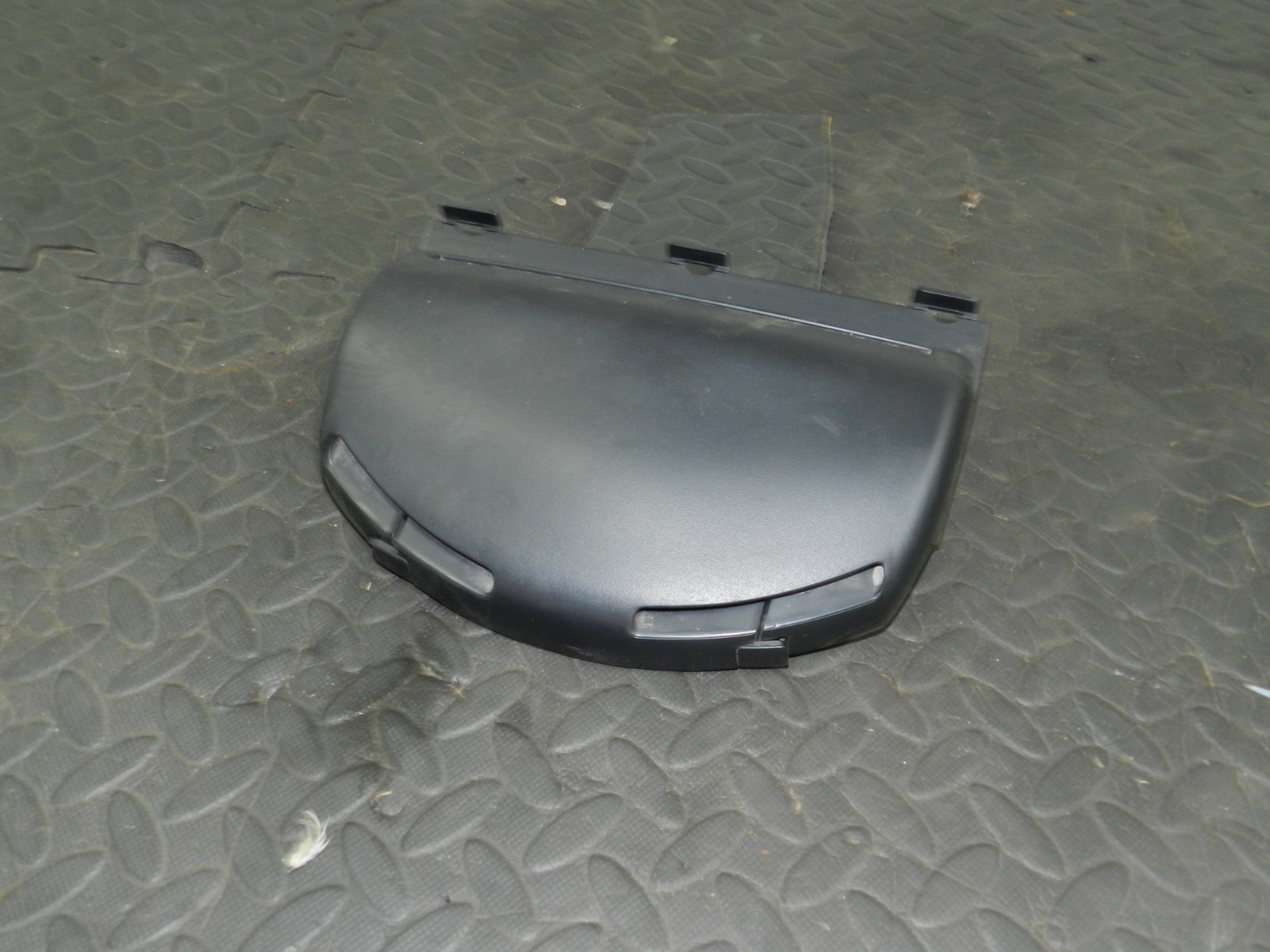 157. 1997 BMW 323I E36 CONVERTIBLE. REAR SEAT BELT TRIM 8163324 AIR VENT