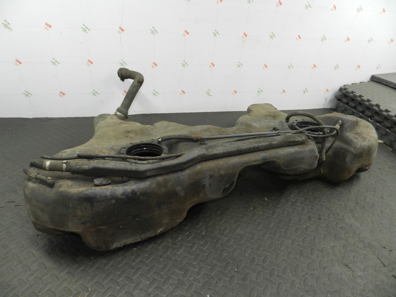 157. 1997 BMW 323I E36 CONVERTIBLE. PETROL FUEL TANK