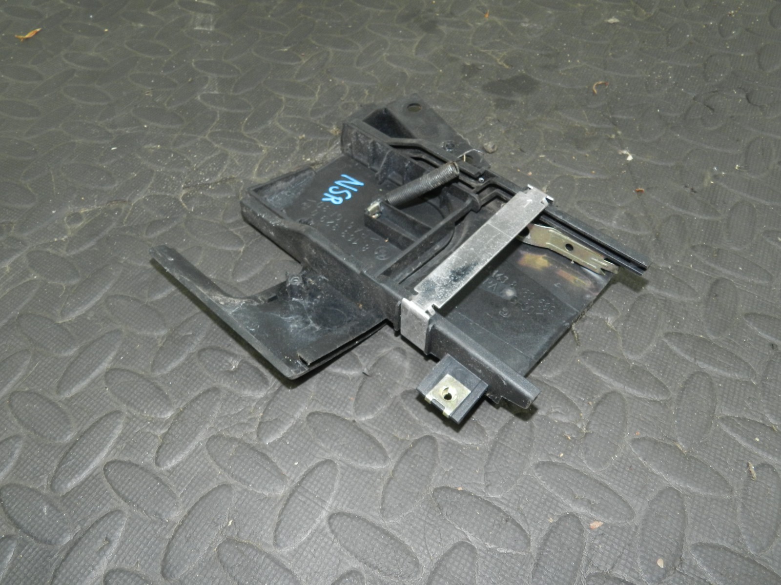 157. 1997 BMW 323I E36 CONVERTIBLE. PASSENGER SIDE REAR SLIDING COVER 8163329 - Image 3