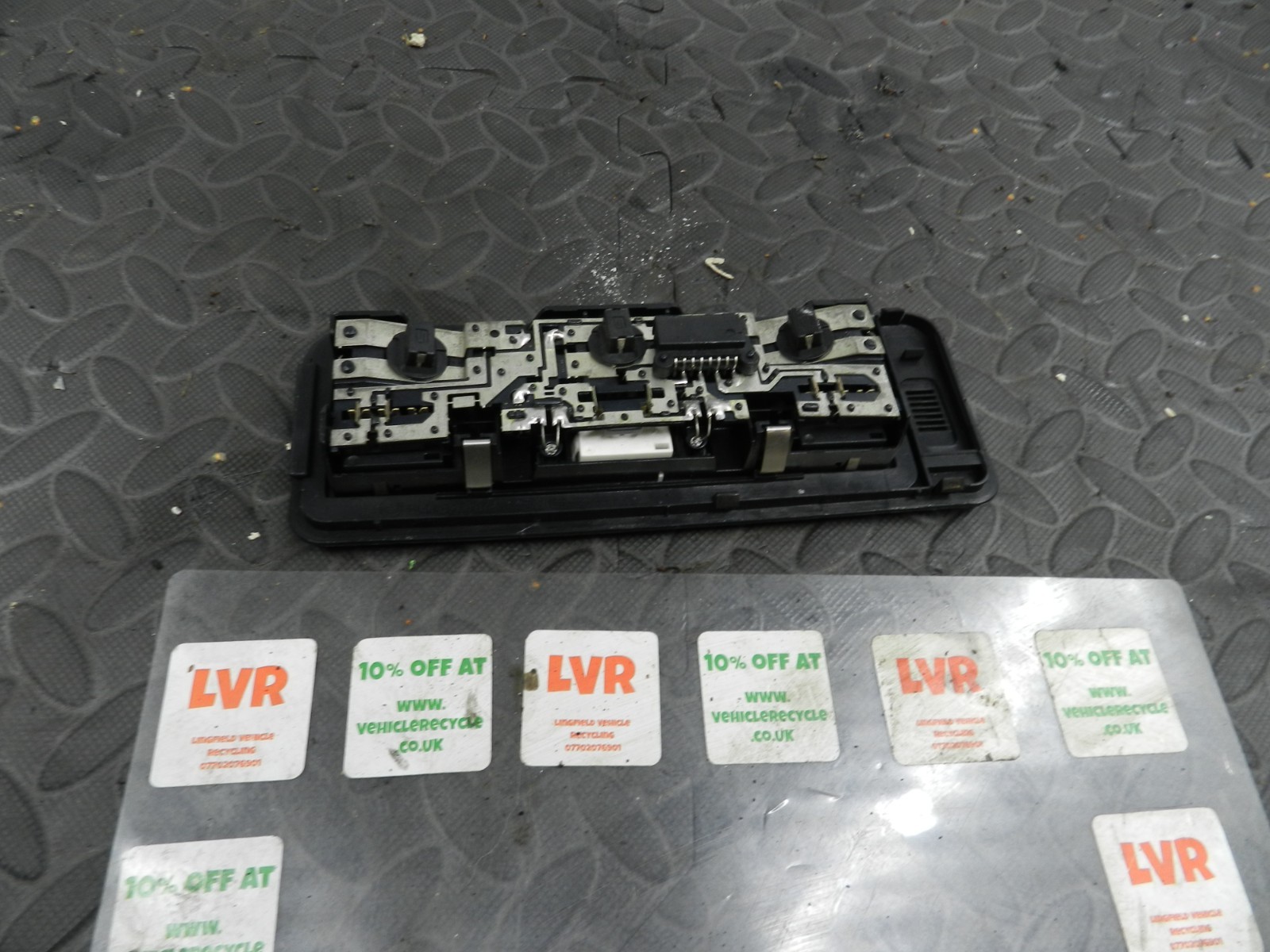 143. 2003 BMW E46 318Ci CONVERTIBLE. INTERIOR LIGHT 6962046 - Image 2