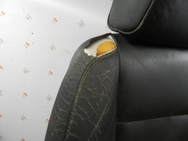 157. 1997 BMW 323I E36 CONVERTIBLE. DRIVER SIDE BLACK LEATHER SEAT DAMAGED - Image 3