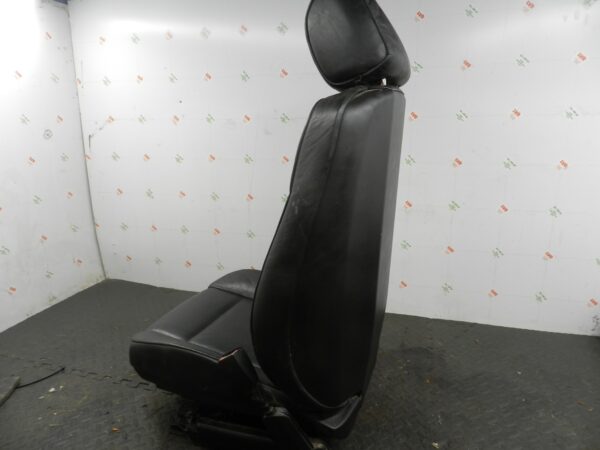 157. 1997 BMW 323I E36 CONVERTIBLE. DRIVER SIDE BLACK LEATHER SEAT DAMAGED - Image 4