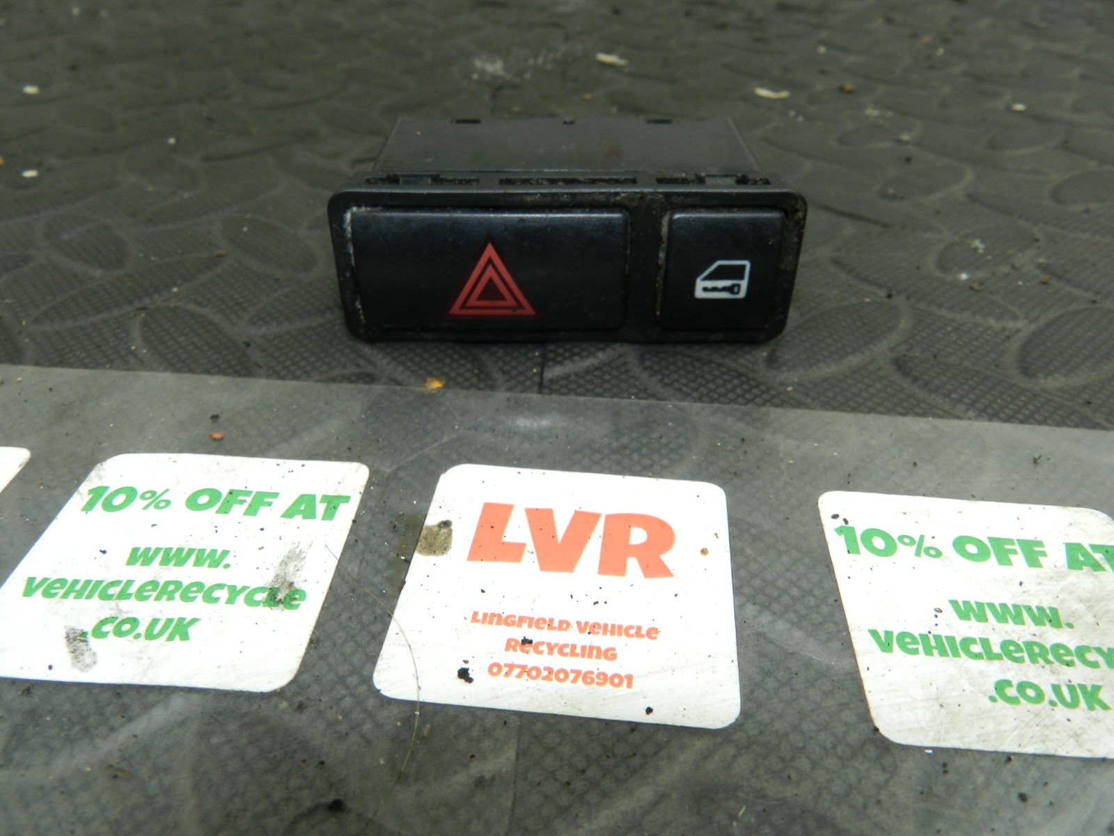143. 2003 BMW E46 318Ci CONVERTIBLE. HAZARD DOOR LOCK SWITCH BUTTON 8368920
