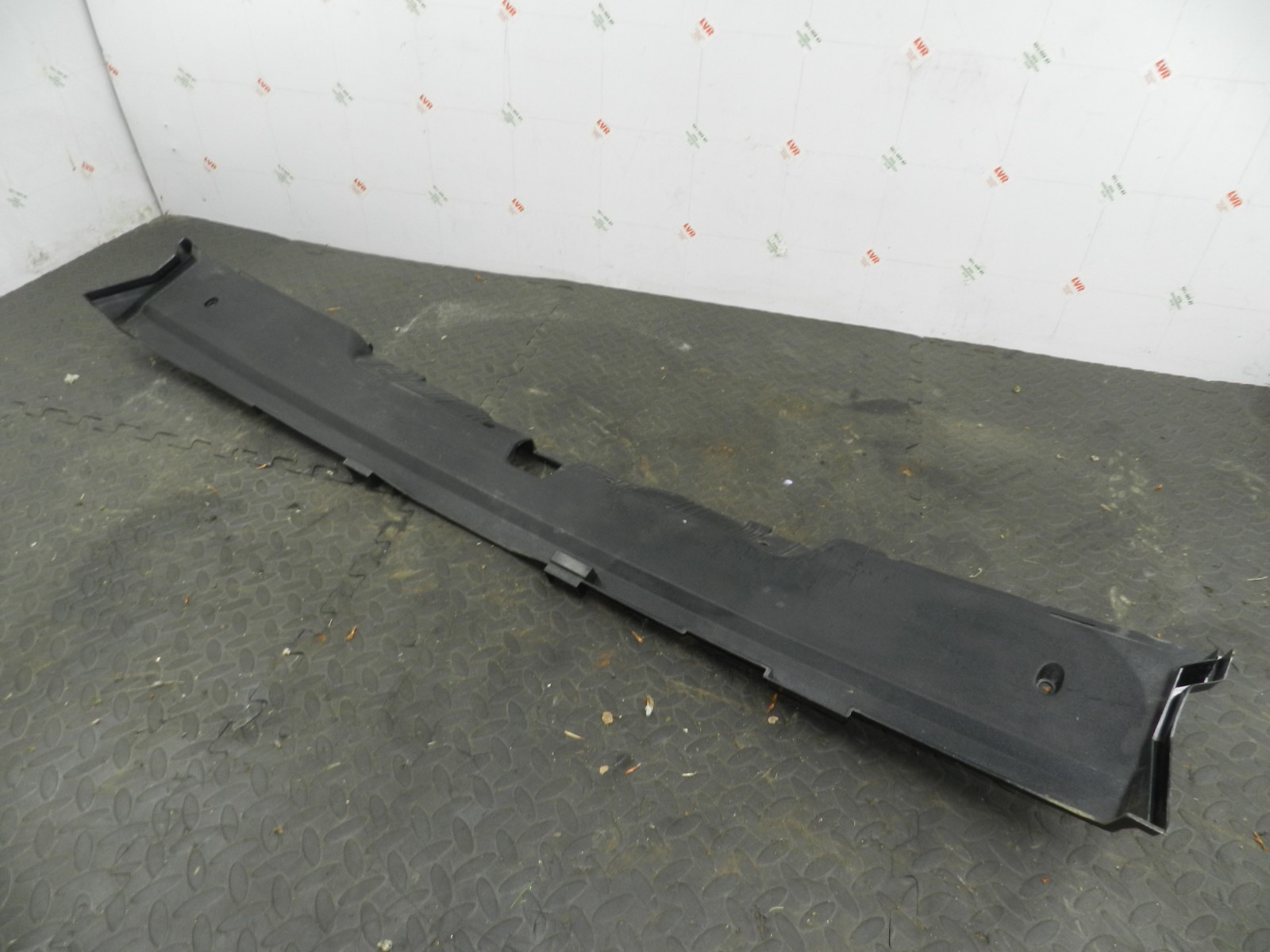 157. 1997 BMW 323I E36 CONVERTIBLE. BOOT LOWER SLAM TRIM PANEL