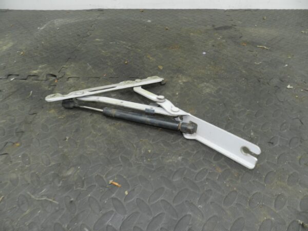 157. 1997 BMW 323I E36 CONVERTIBLE. PASSENGER SIDE BONNET HINGE - Image 3