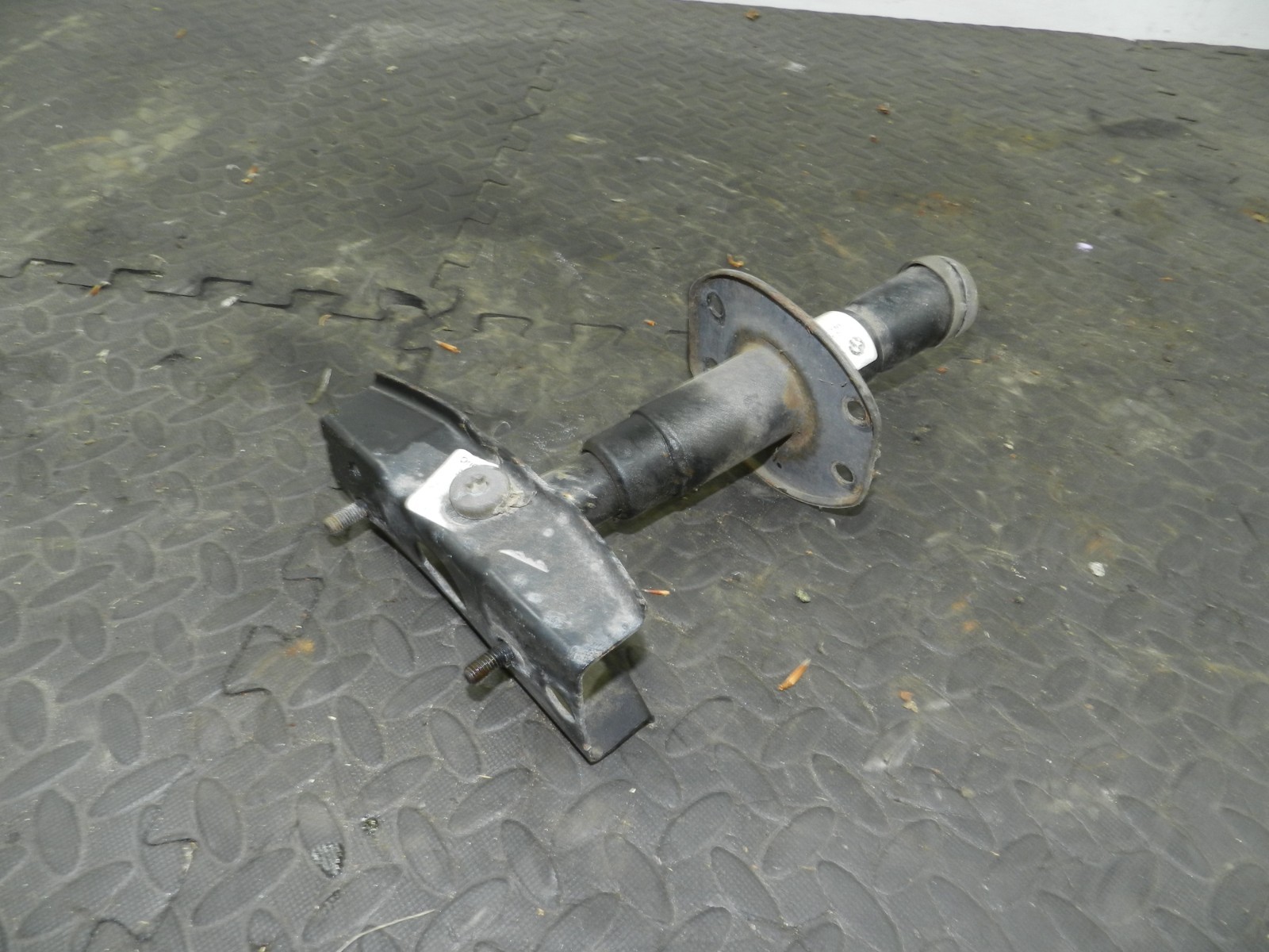 157. 1997 BMW 323I E36 CONVERTIBLE. PASSENGER SIDE FRONT BUMPER SUPPORT 8119257 - Image 2