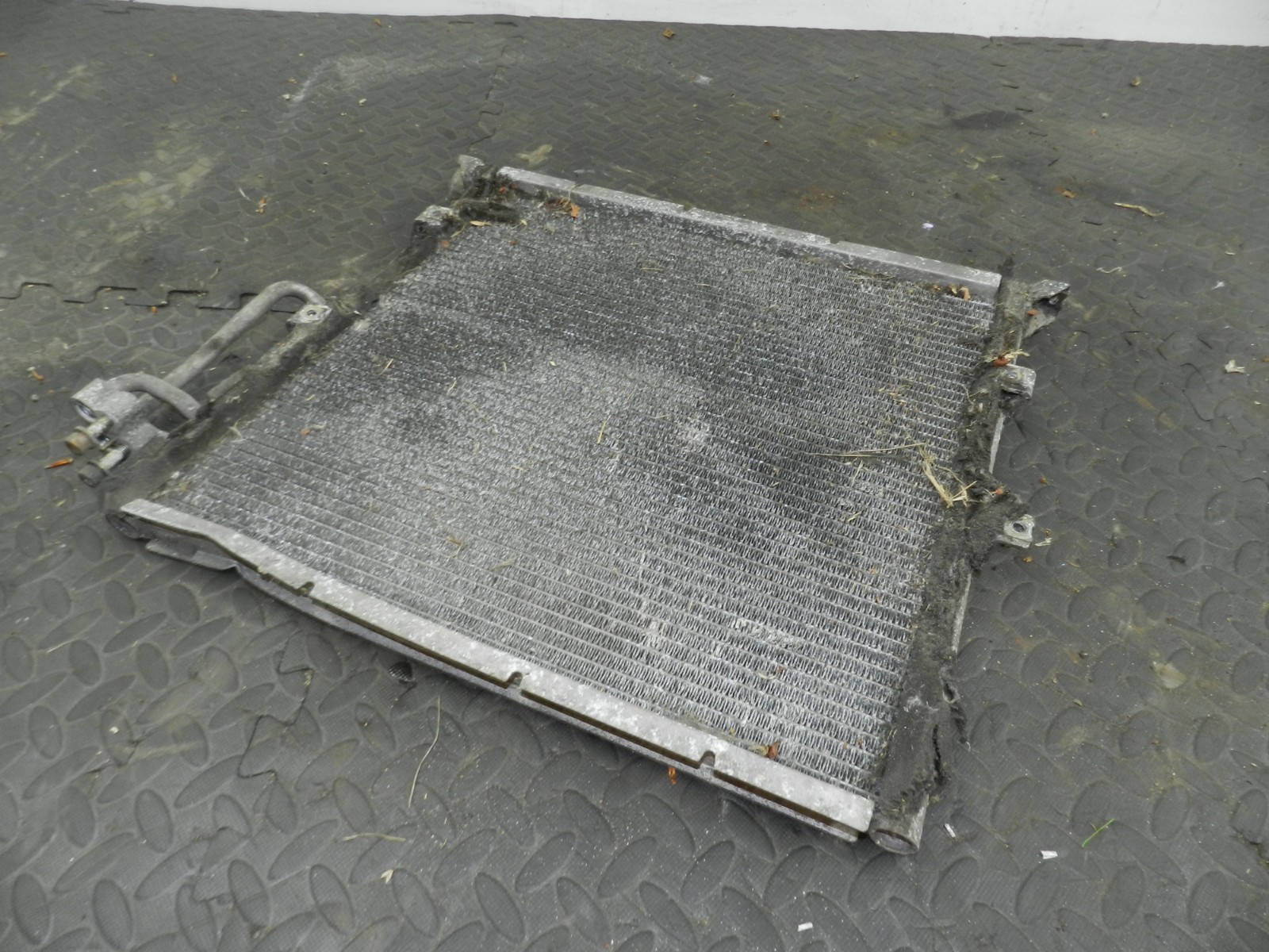157. 1997 BMW 323I E36 CONVERTIBLE. AIR CON RADIATOR