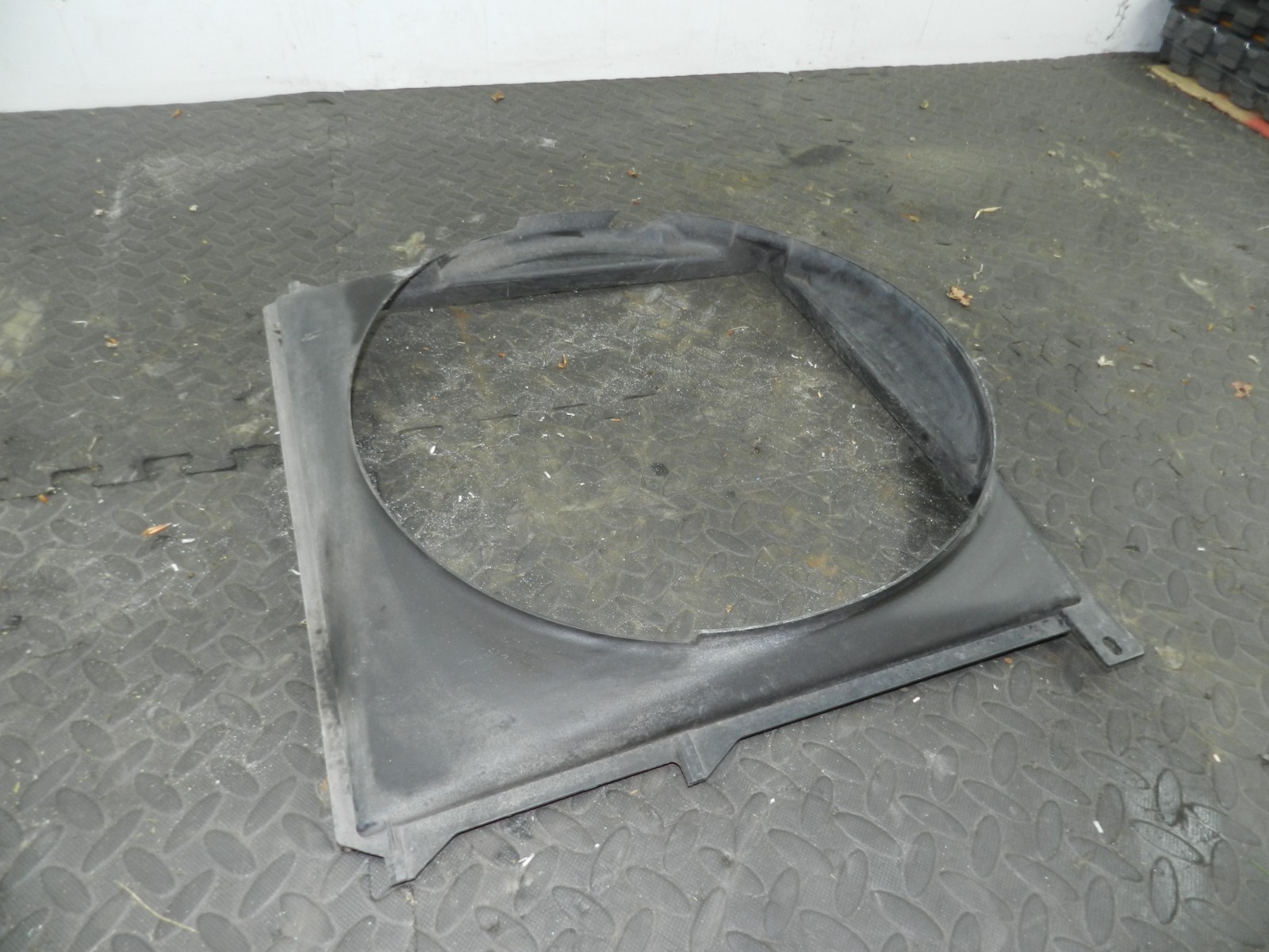 157. 1997 BMW 323I E36 CONVERTIBLE. COOLING VISCOUS FAN SURROUND 17232029