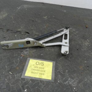 157. 1997 BMW 323I E36 CONVERTIBLE. DRIVER SIDE BONNET HINGE