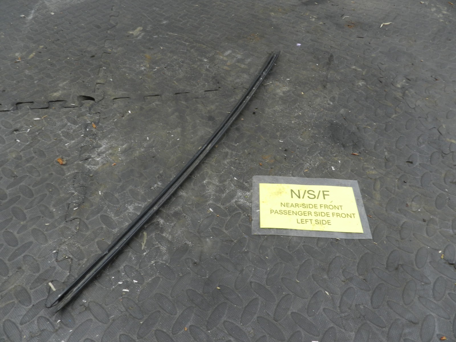 157. 1997 BMW 323I E36 CONVERTIBLE. PASSENGER SIDE FRONT TRIM - Image 3