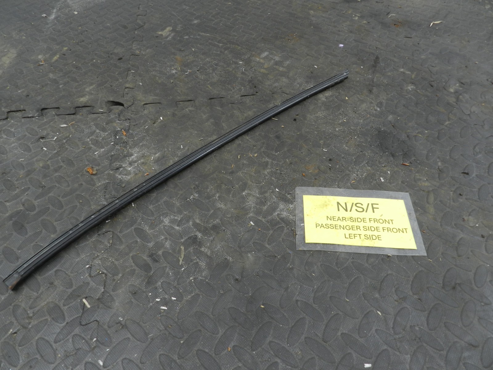 157. 1997 BMW 323I E36 CONVERTIBLE. PASSENGER SIDE FRONT TRIM - Image 4