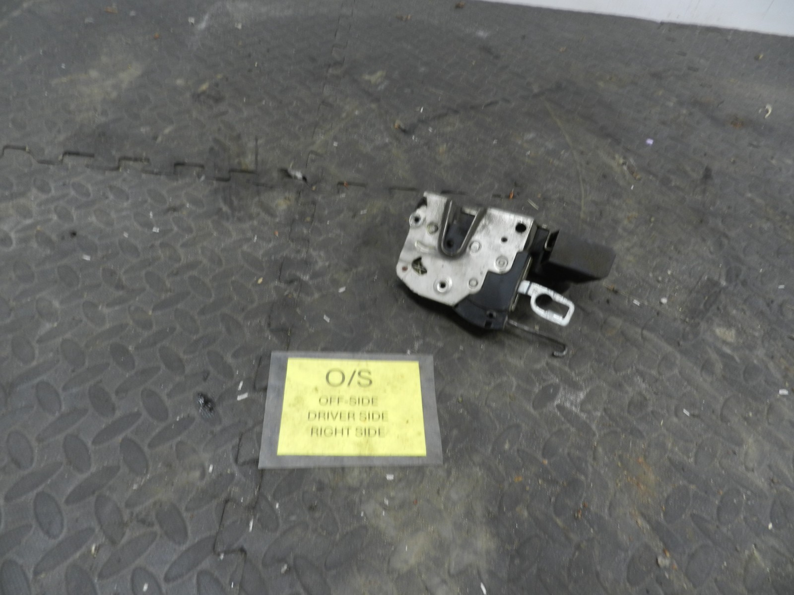 157. 1997 BMW 323I E36 CONVERTIBLE. DRIVER SIDE DOOR LOCK MOTOR MECHANISM - Image 3