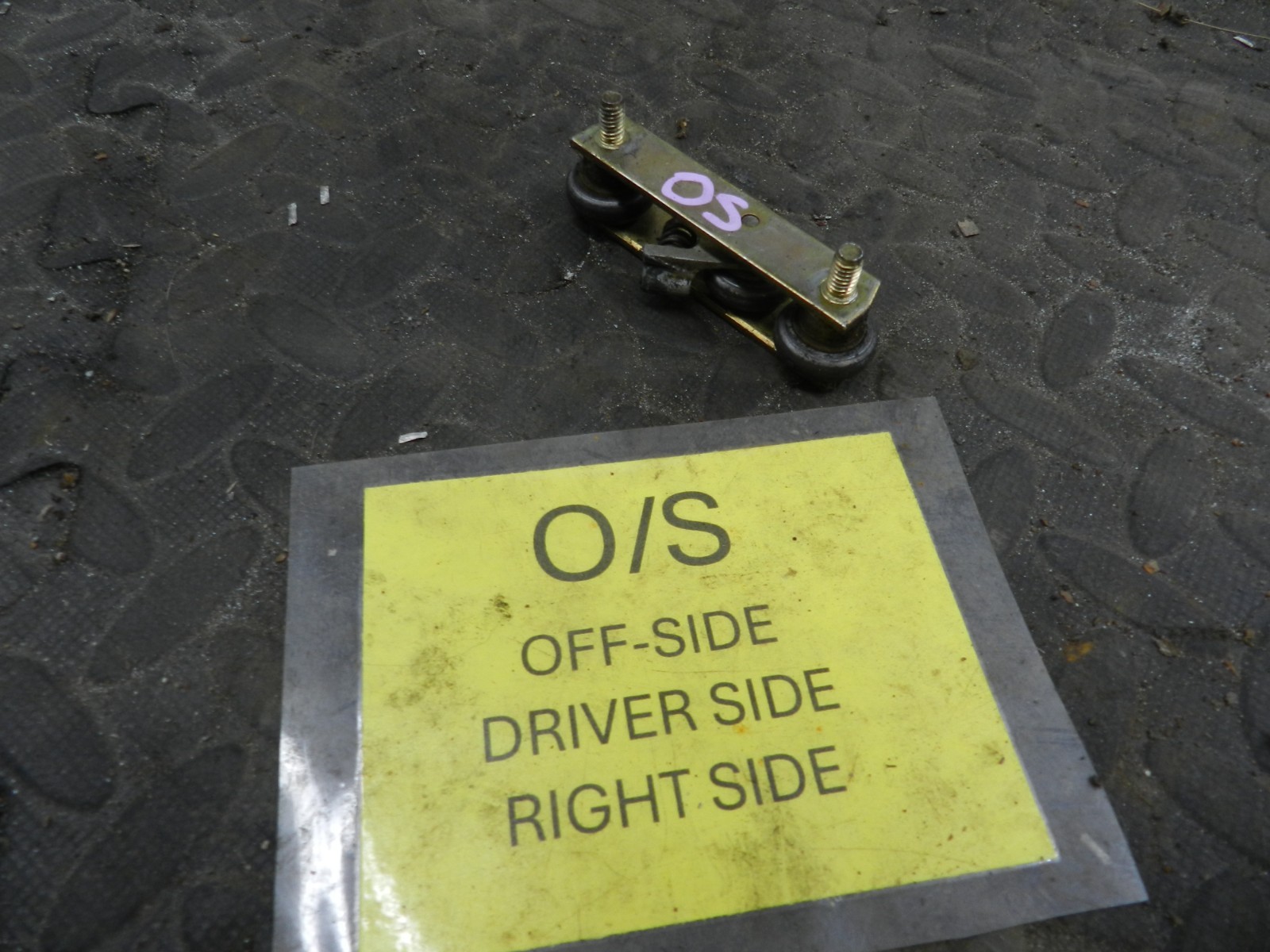 157. 1997 BMW 323I E36 CONVERTIBLE. DRIVER SIDE WINDOW RUNNER - Image 2