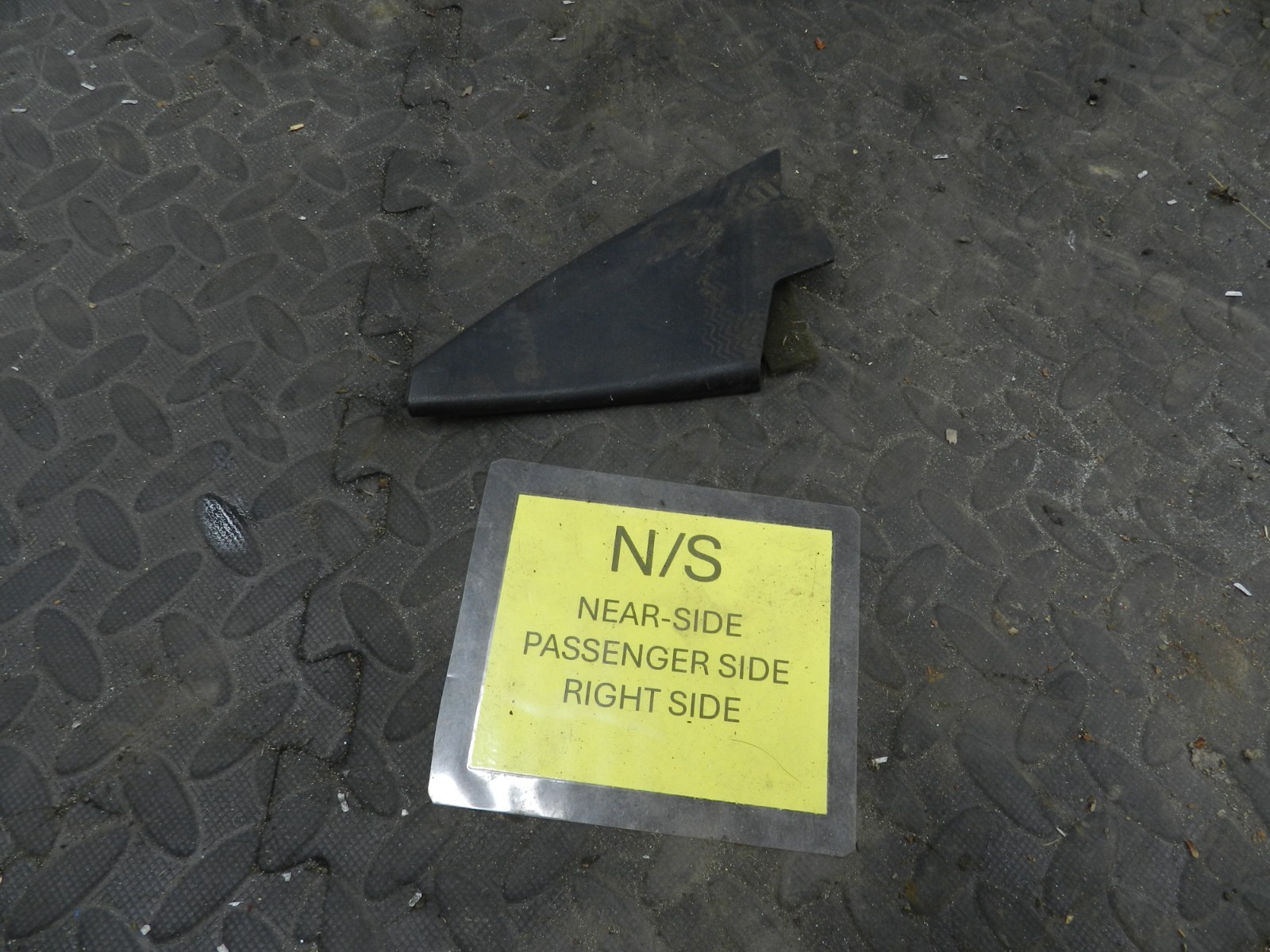 157. 1997 BMW 323I E36 CONVERTIBLE. PASSENGER SIDE WING MIRROR + TRIM