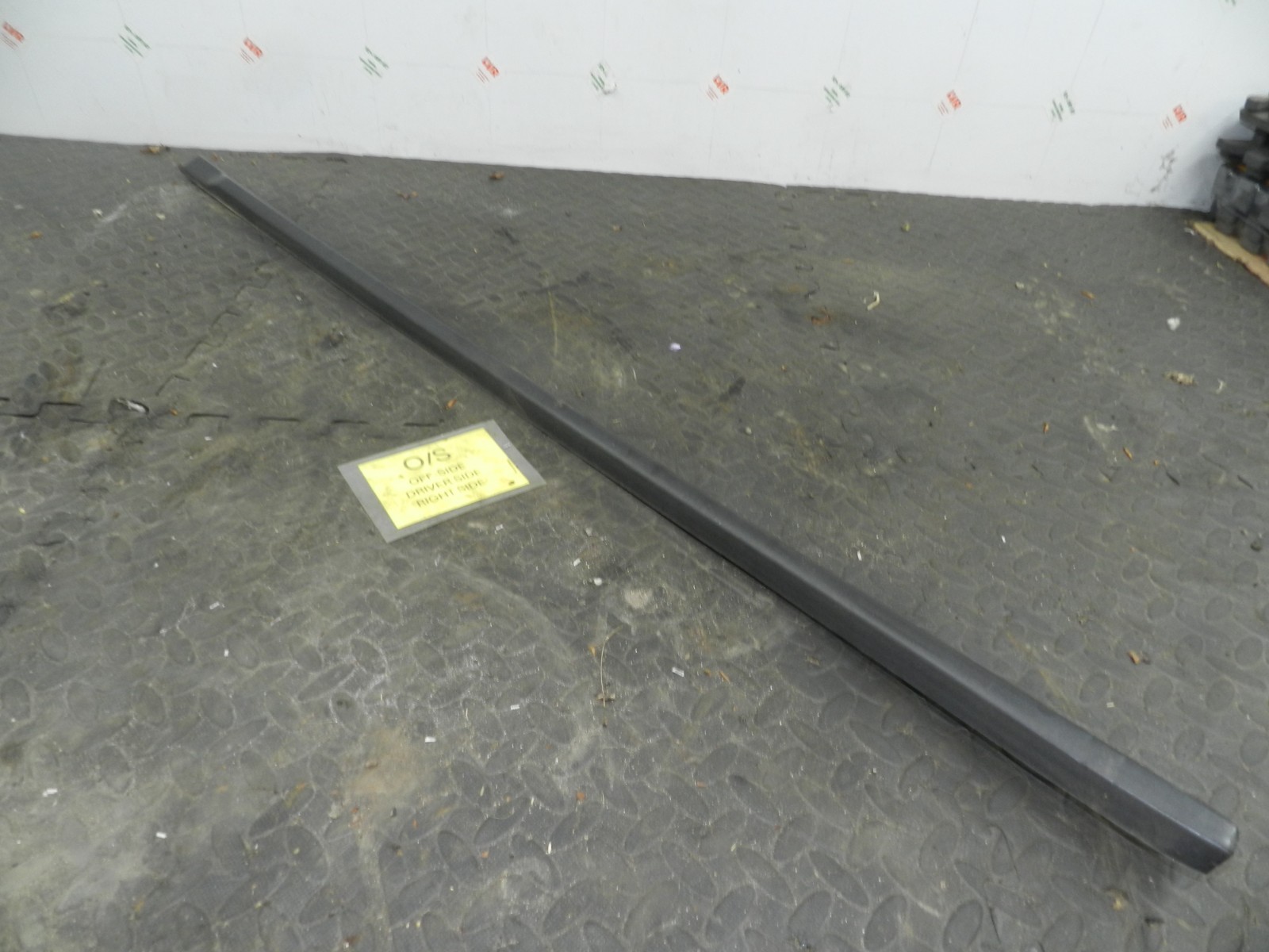 157. 1997 BMW 323I E36 CONVERTIBLE. DRIVER SIDE DOOR BUMP TRIM - Image 2