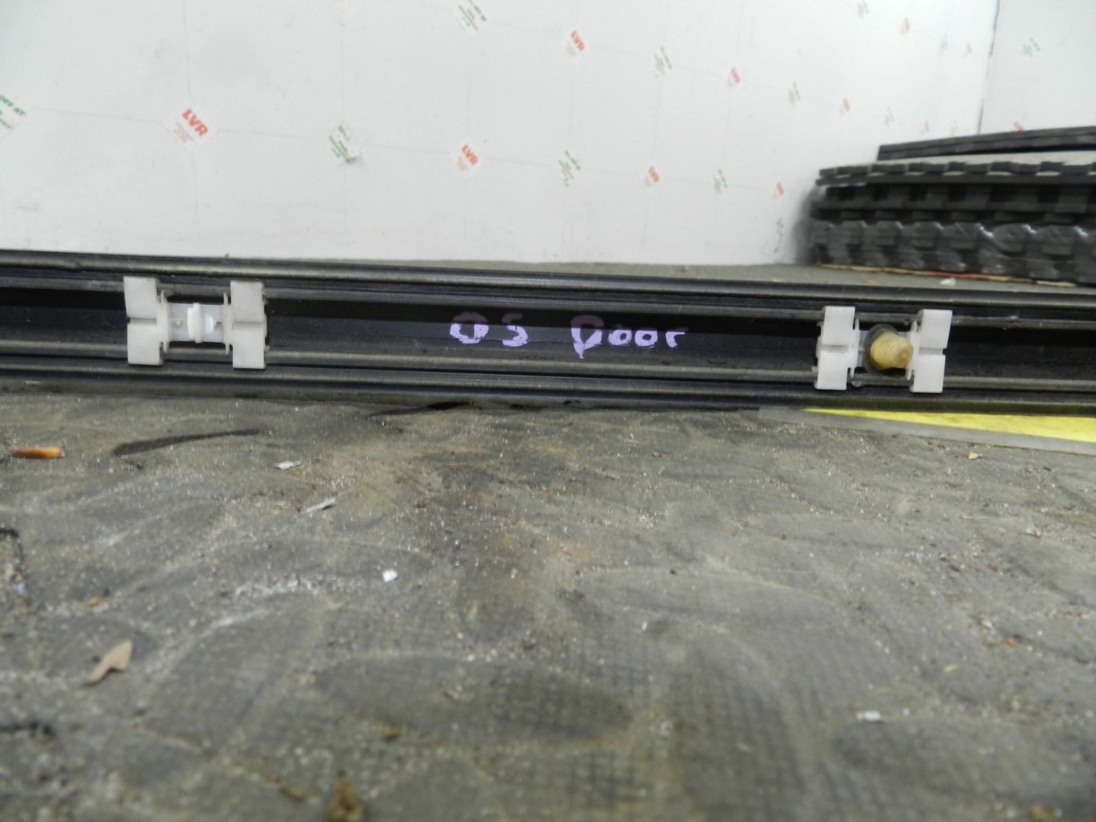 157. 1997 BMW 323I E36 CONVERTIBLE. DRIVER SIDE DOOR BUMP TRIM - Image 4