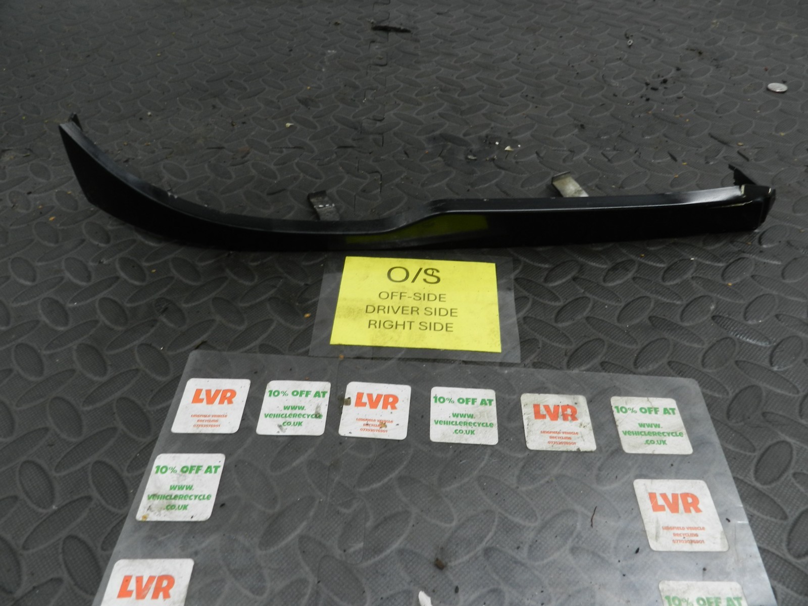 143. 2003 BMW E46 318Ci CONVERTIBLE. DRIVER SIDE HEADLIGHT TRIM IN BLACK