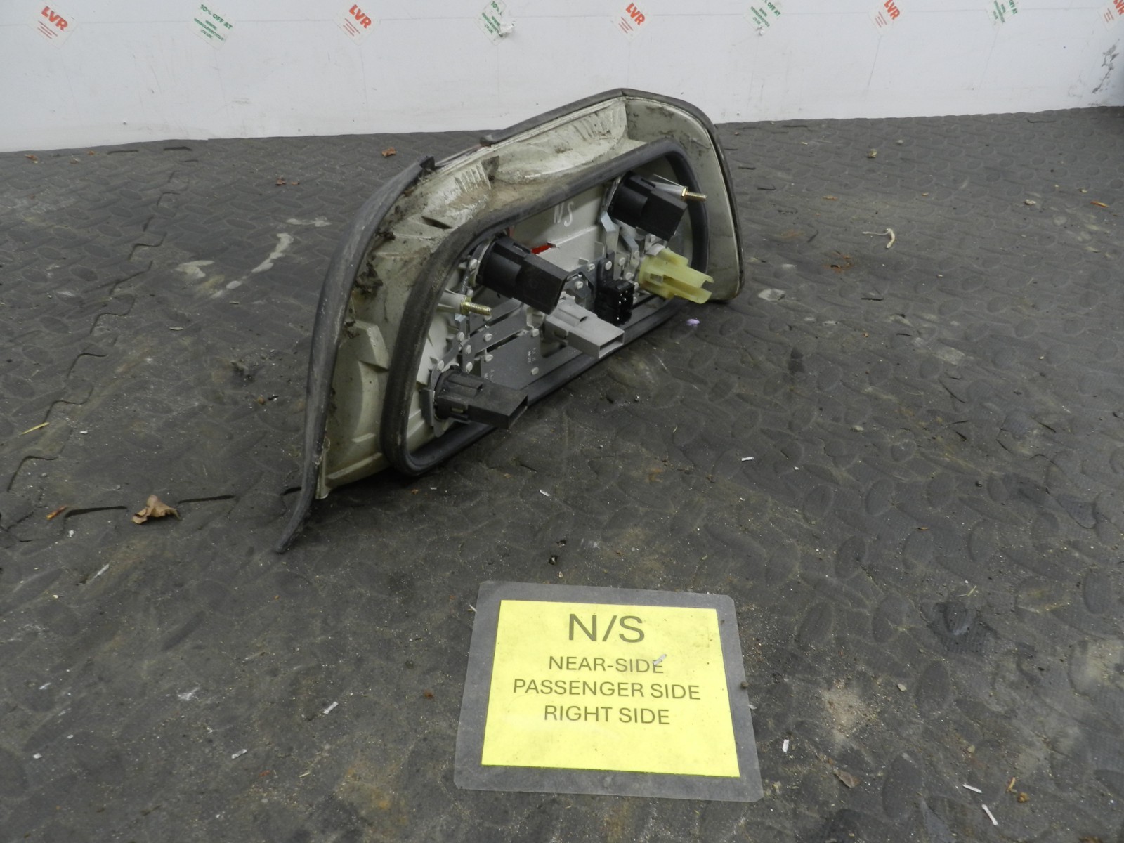 157. 1997 BMW 323I E36 CONVERTIBLE. PASSENGER SIDE REAR LIGHT UNIT - Image 3