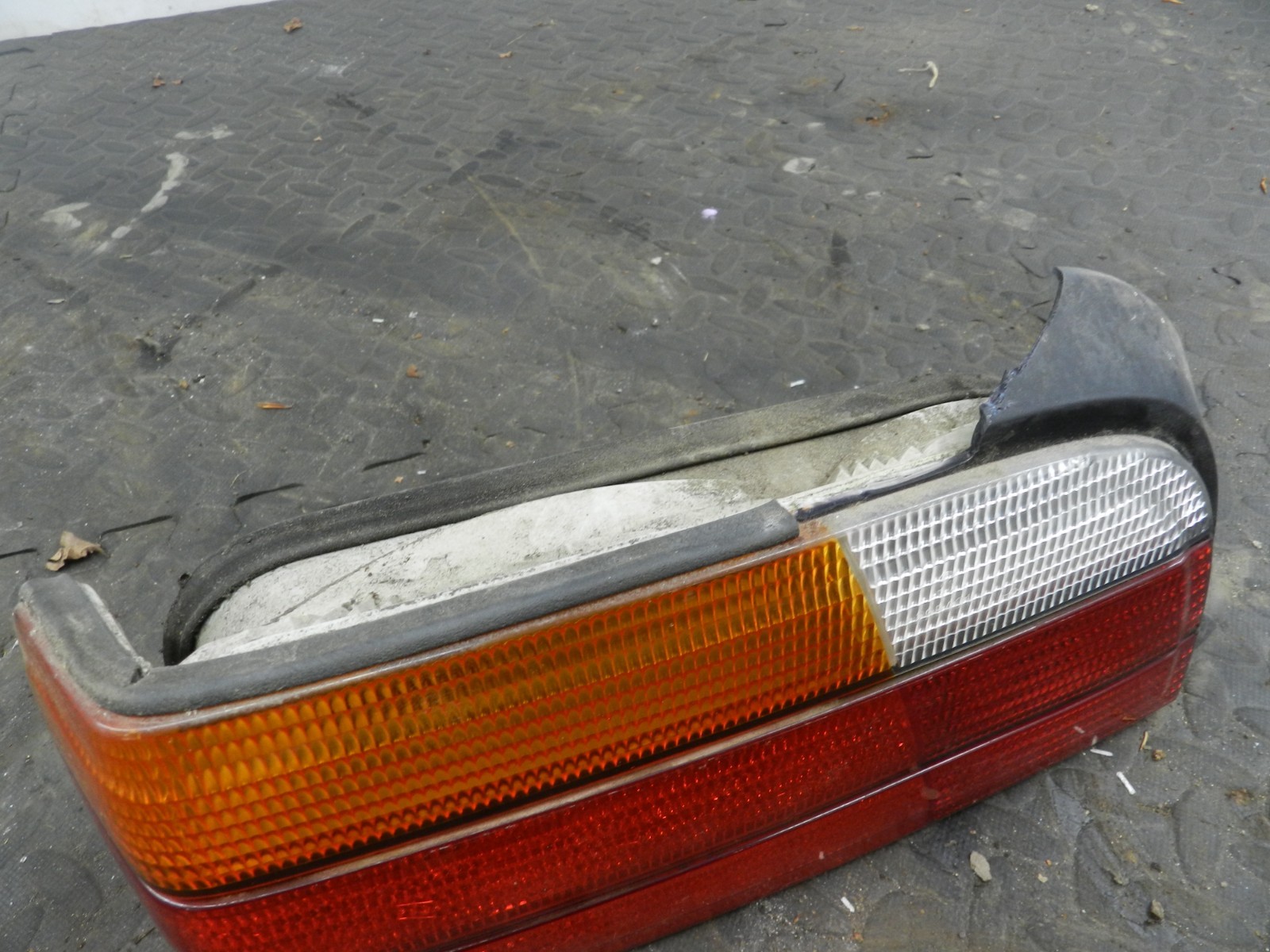 157. 1997 BMW 323I E36 CONVERTIBLE. PASSENGER SIDE REAR LIGHT UNIT - Image 5
