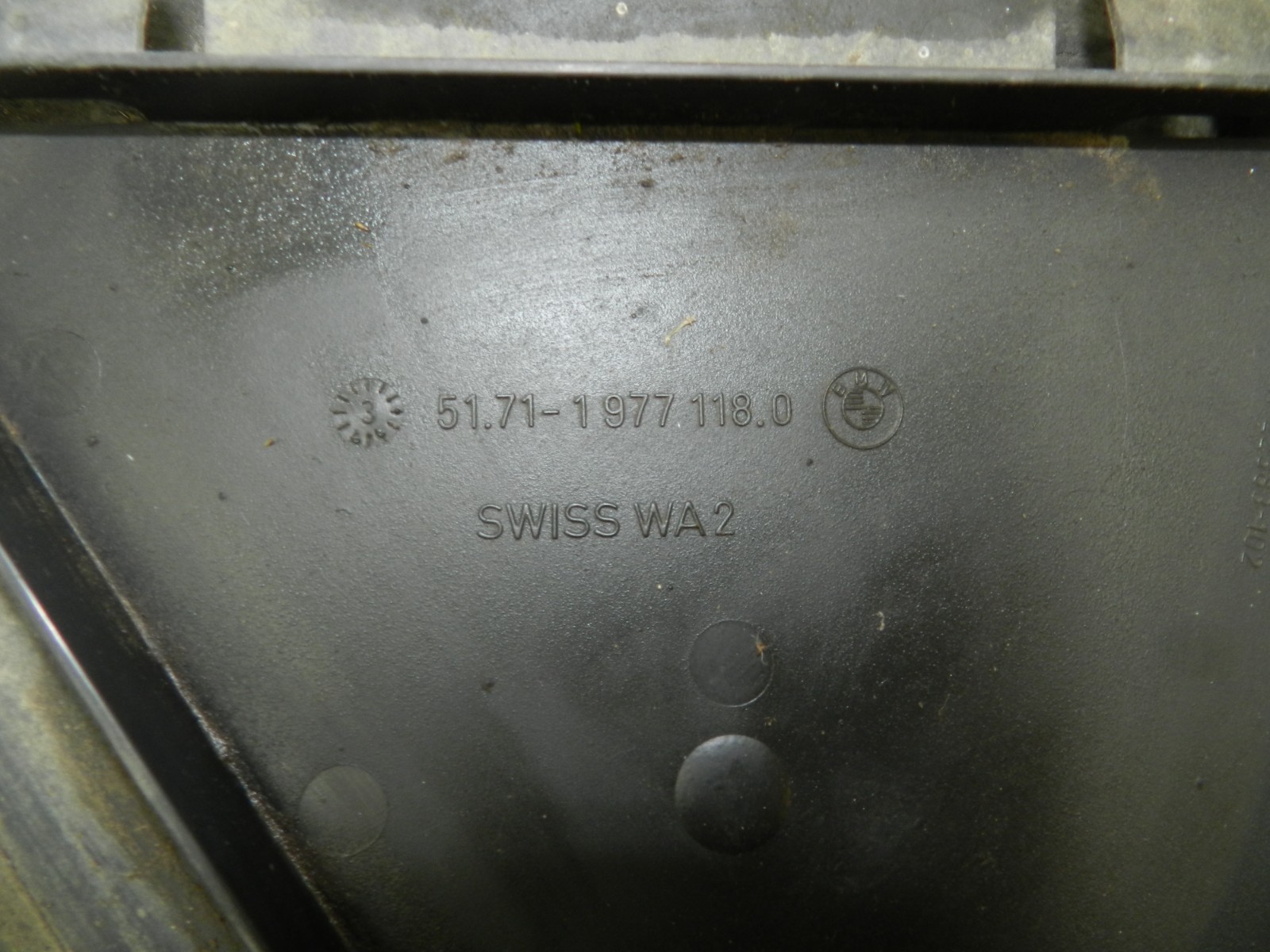 157. 1997 BMW 323I E36 CONVERTIBLE. PLASTIC TRIM 1977118 LOWER BUMPER COVER TRIM - Image 6