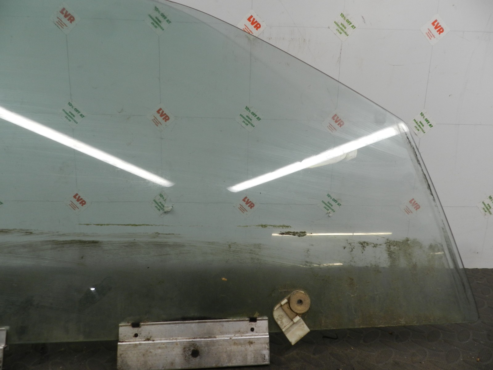 157. 1997 BMW 323I E36 CONVERTIBLE. DRIVER SIDE WINDOW GLASS - Image 3