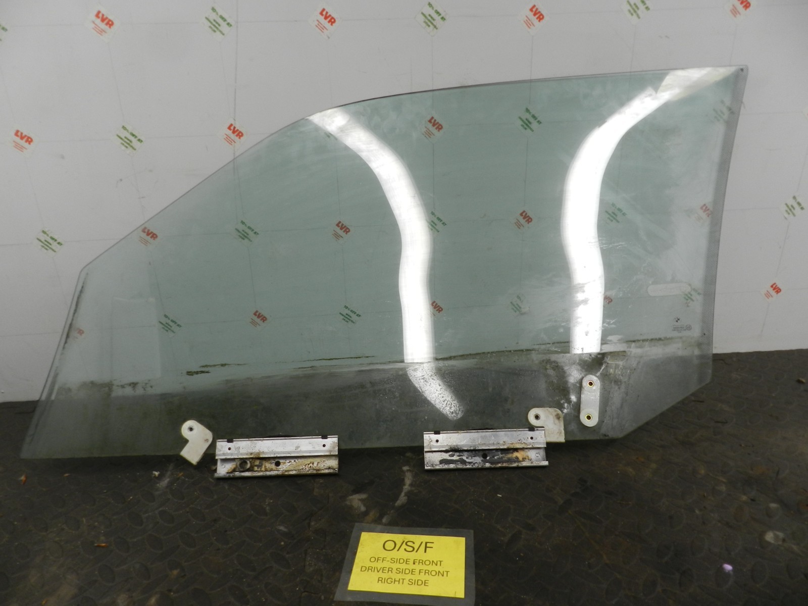 157. 1997 BMW 323I E36 CONVERTIBLE. DRIVER SIDE WINDOW GLASS - Image 4