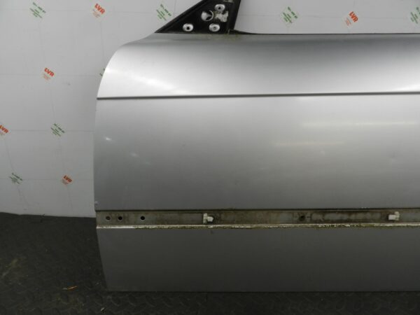 157. 1997 BMW 323I E36 CONVERTIBLE. PASSENGER SIDE DOOR SHELL IN SILVER - Image 2
