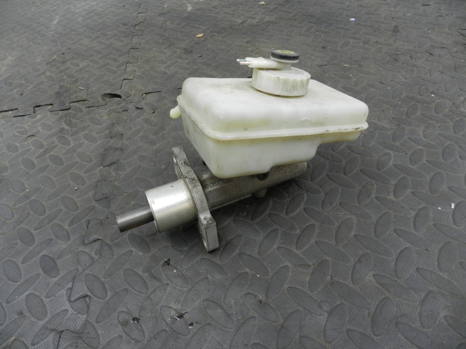157. 1997 BMW 323I E36 CONVERTIBLE. BRAKE MASTER CYLINDER - Image 2