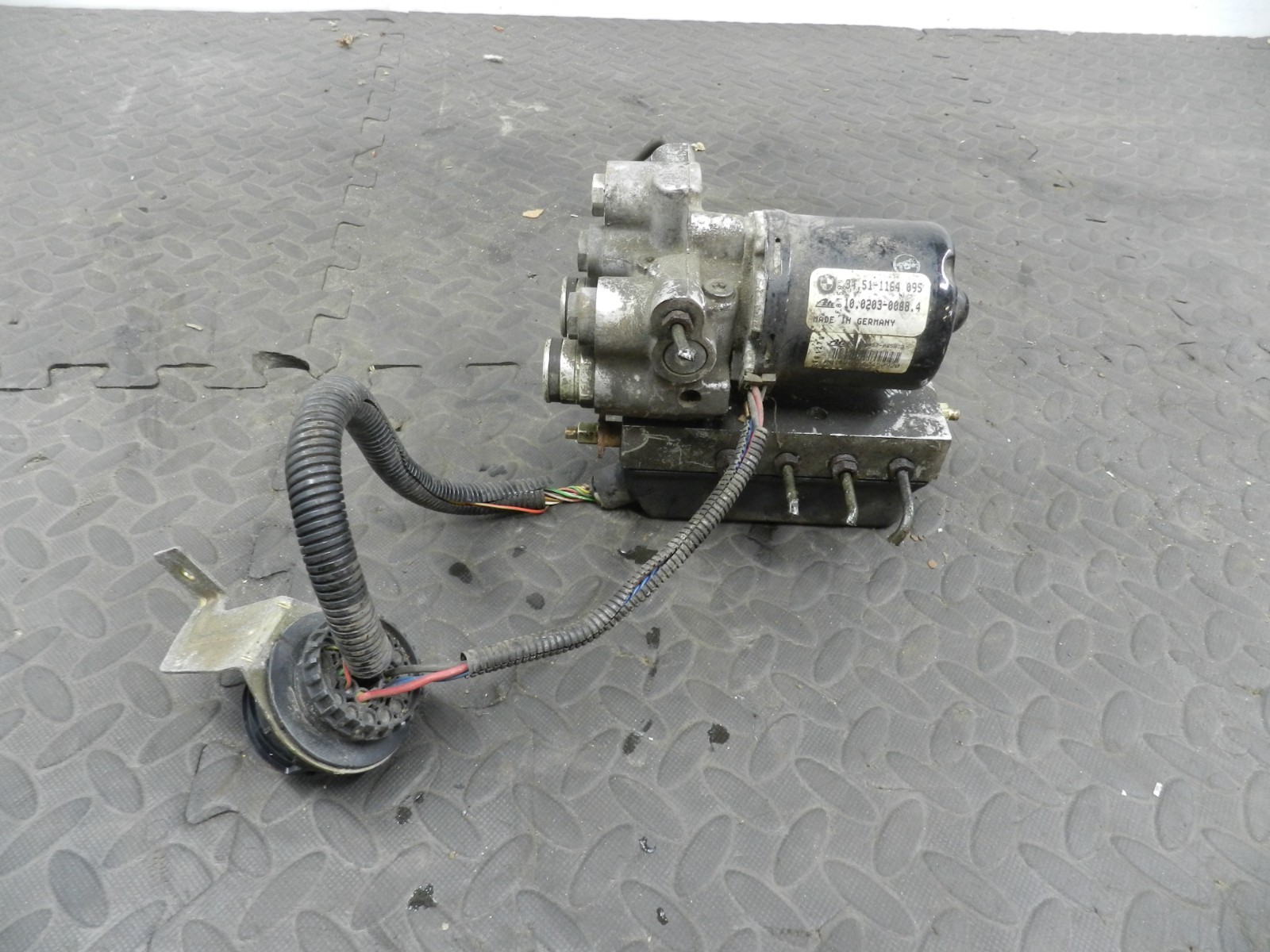 157. 1997 BMW 323I E36 CONVERTIBLE. ABS PUMP ESP 1164095 MODULE