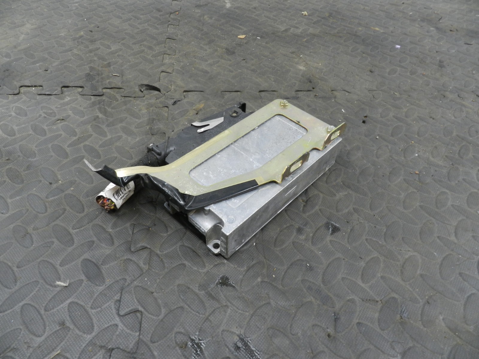 157. 1997 BMW 323I E36 CONVERTIBLE. ABS ASCT-ES ECU MODULE 1164094 - Image 3