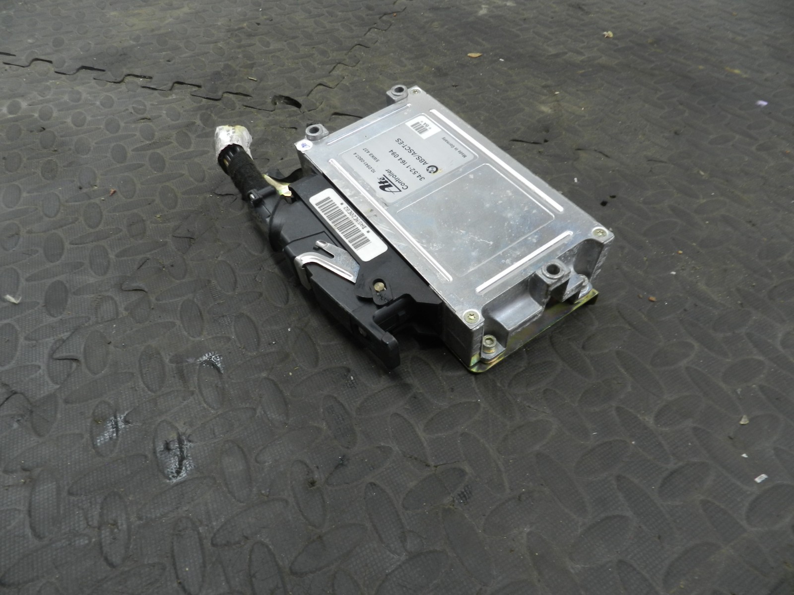 157. 1997 BMW 323I E36 CONVERTIBLE. ABS ASCT-ES ECU MODULE 1164094 - Image 4