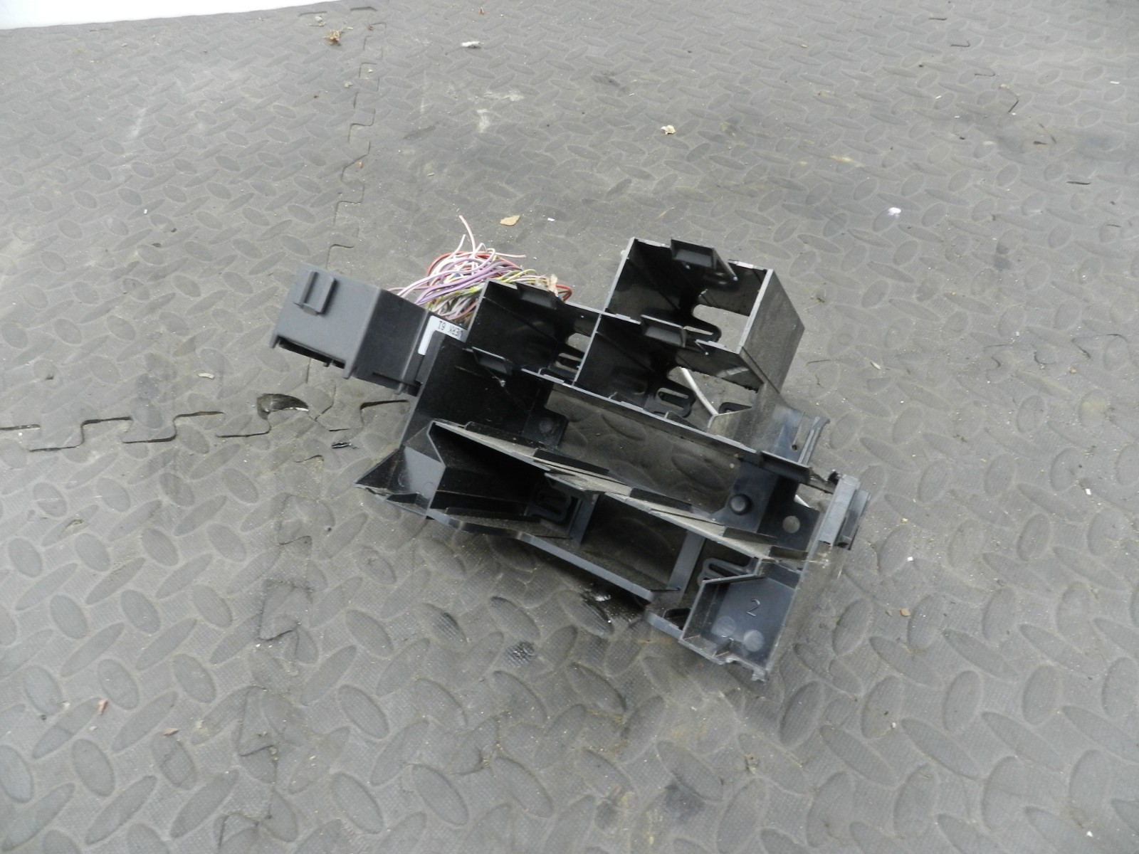 157. 1997 BMW 323I E36 CONVERTIBLE. INSTRUMENT CONTROL UNIT HOLDER BRACKET