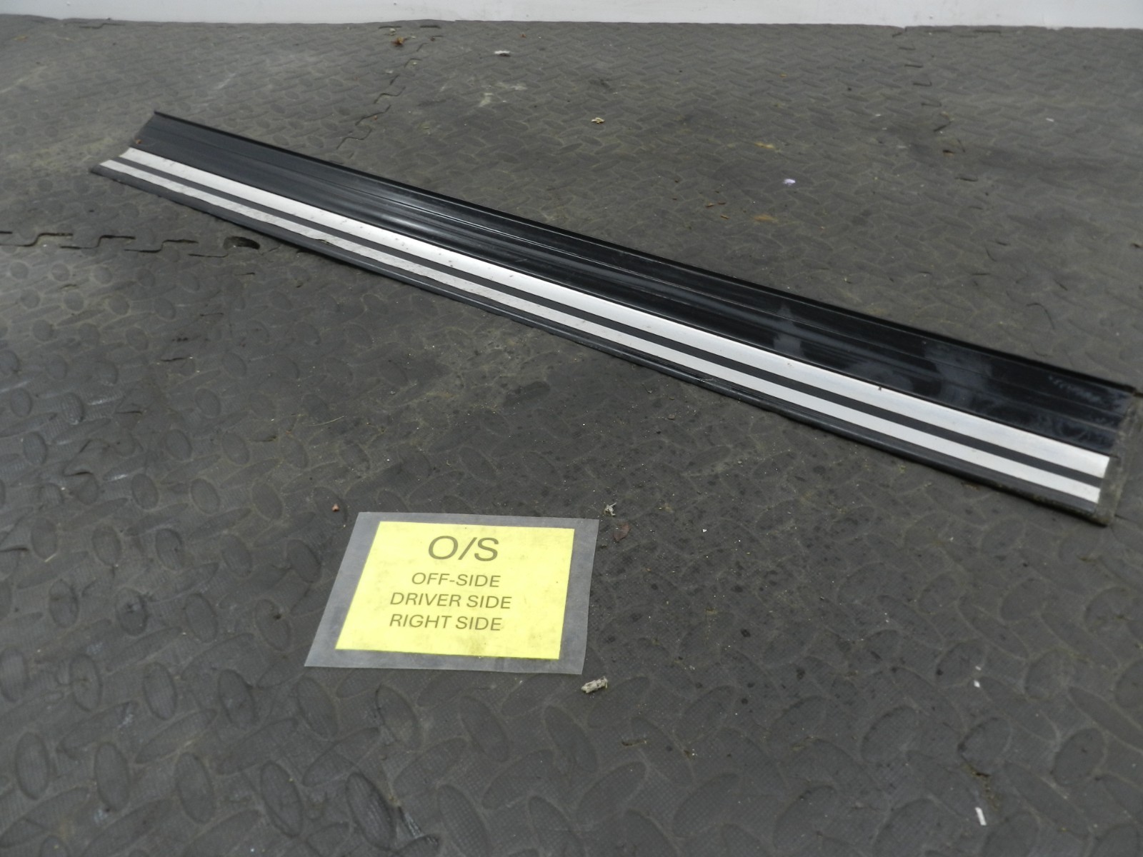 157. 1997 BMW 323I E36 CONVERTIBLE. DRIVER SIDE LOWER SILL TRIM 822458