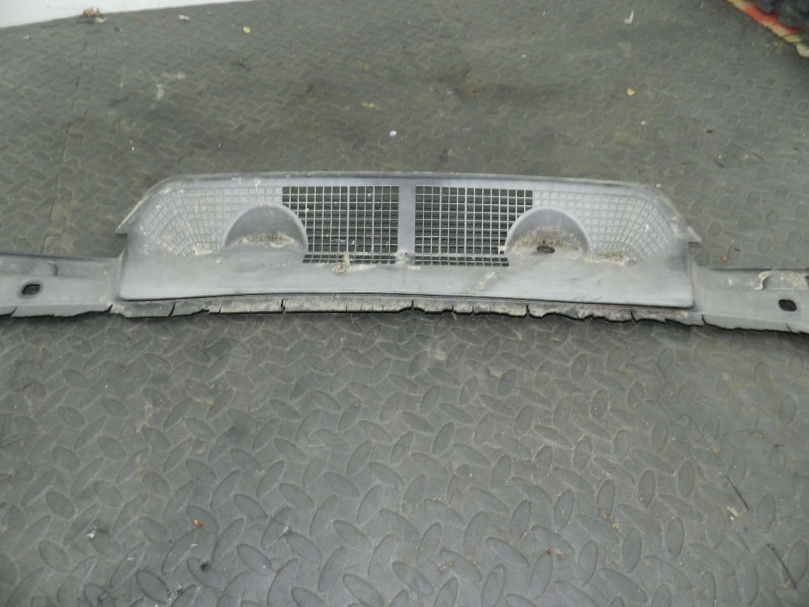 157. 1997 BMW 323I E36 CONVERTIBLE. SCUTTLE PANEL DAMAGED RUBBER 1977678 - Image 5