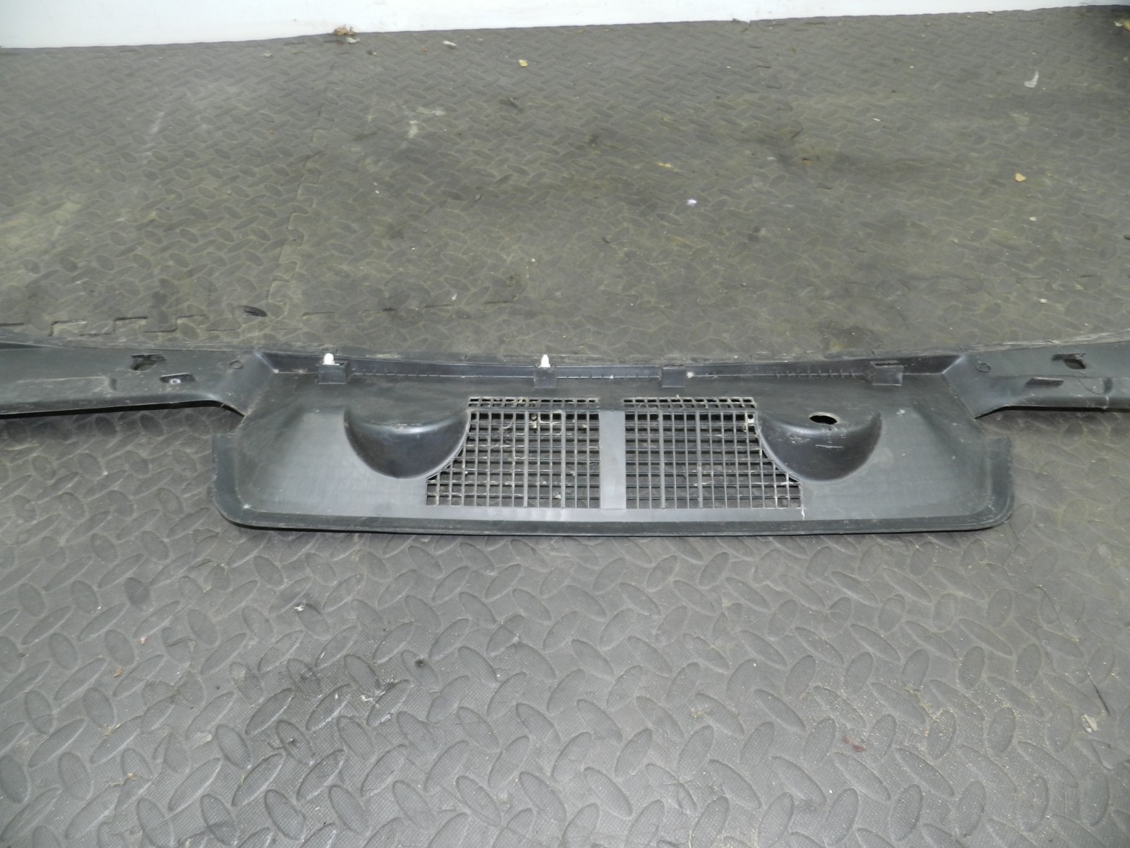 157. 1997 BMW 323I E36 CONVERTIBLE. SCUTTLE PANEL DAMAGED RUBBER 1977678 - Image 6