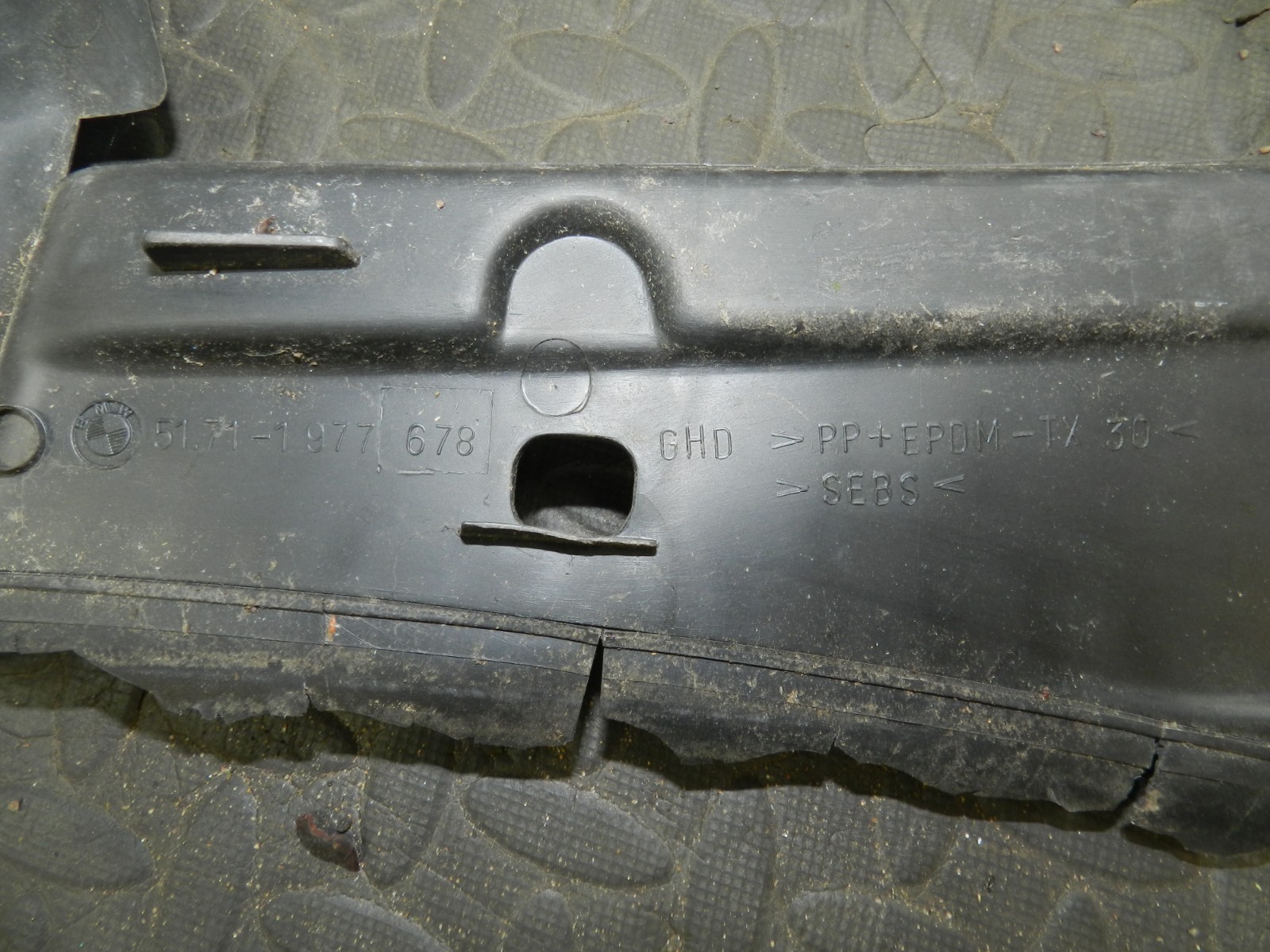 157. 1997 BMW 323I E36 CONVERTIBLE. SCUTTLE PANEL DAMAGED RUBBER 1977678 - Image 7