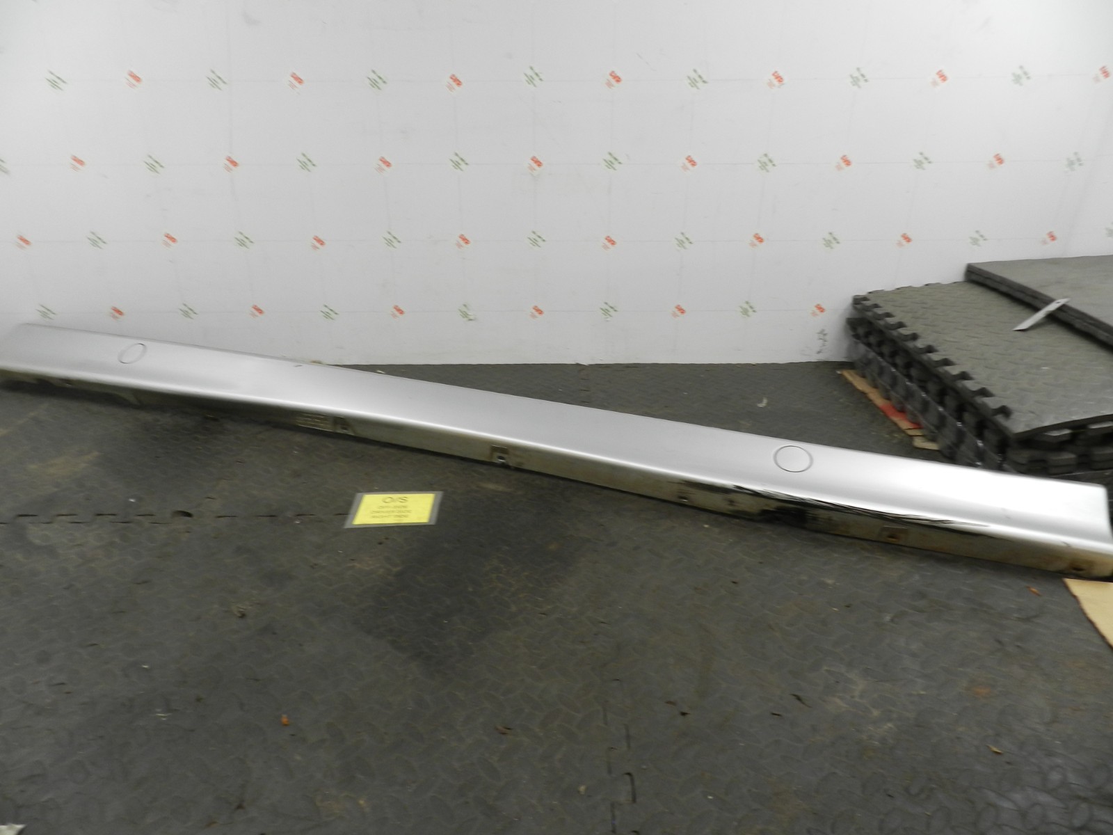 157. 1997 BMW 323I E36 CONVERTIBLE. DRIVER SIDE SKIRT IN SILVER 8177862