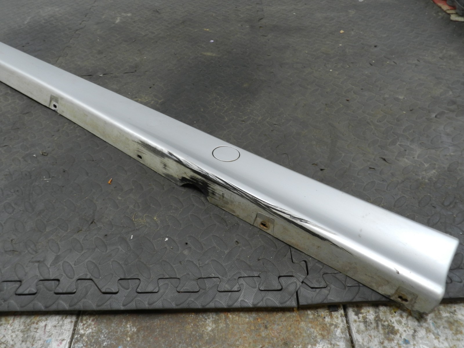 157. 1997 BMW 323I E36 CONVERTIBLE. DRIVER SIDE SKIRT IN SILVER 8177862 - Image 3