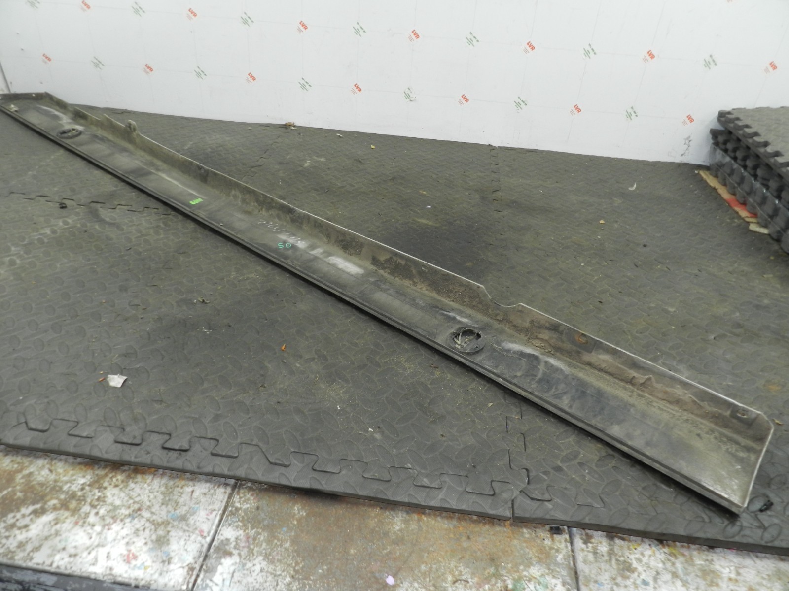 157. 1997 BMW 323I E36 CONVERTIBLE. DRIVER SIDE SKIRT IN SILVER 8177862 - Image 6