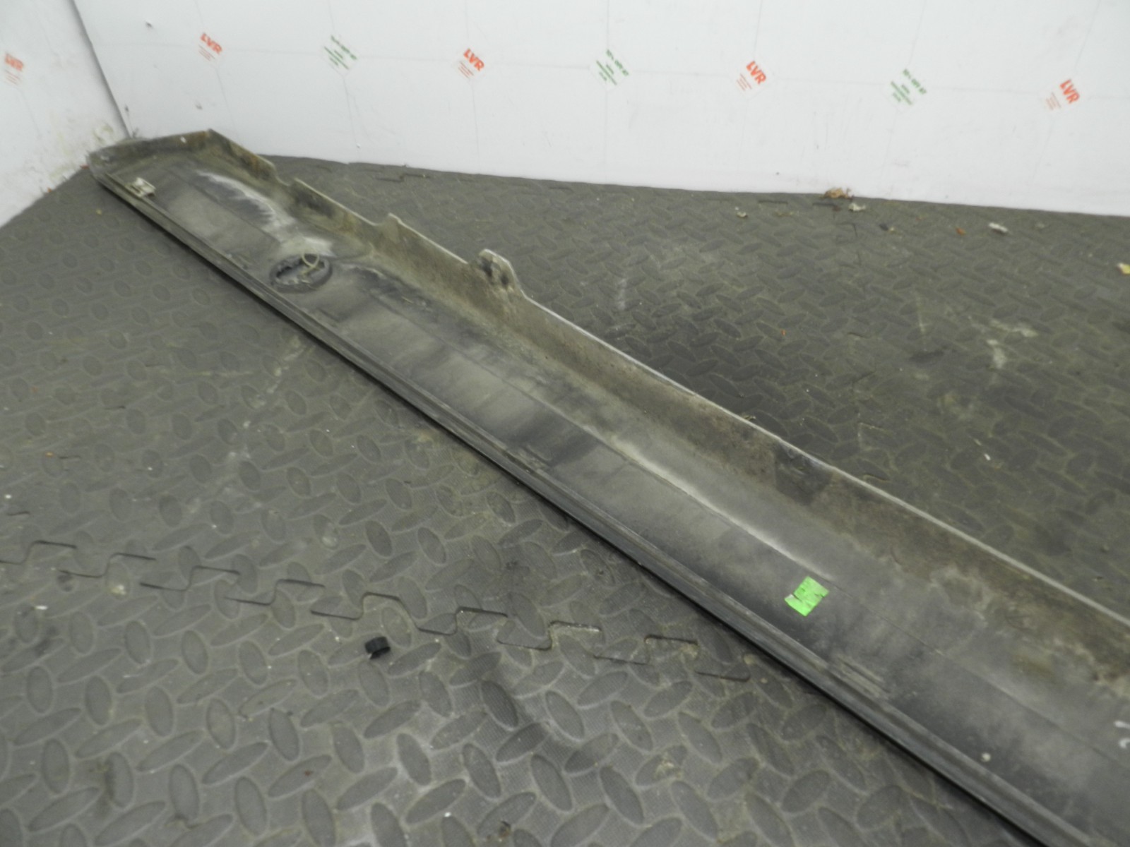 157. 1997 BMW 323I E36 CONVERTIBLE. DRIVER SIDE SKIRT IN SILVER 8177862 - Image 7