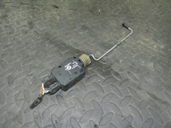 157. 1997 BMW 323I E36 CONVERTIBLE. LOCKING MECHANISM ACTUATOR 8362050 BOOT - Image 2