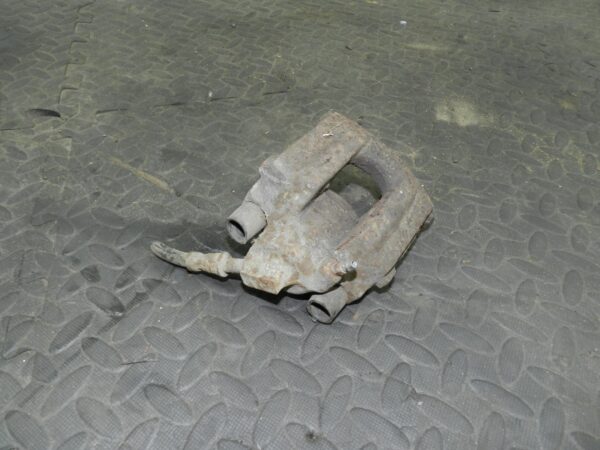 157. 1997 BMW 323I E36 CONVERTIBLE. PASSENGER SIDE REAR BRAKE CALIPER - Image 3