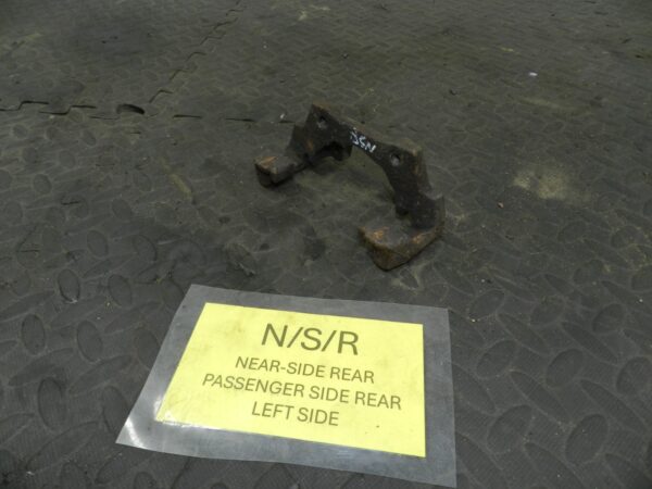 157. 1997 BMW 323I E36 CONVERTIBLE. PASSENGER SIDE REAR BRAKE CARRIER - Image 2