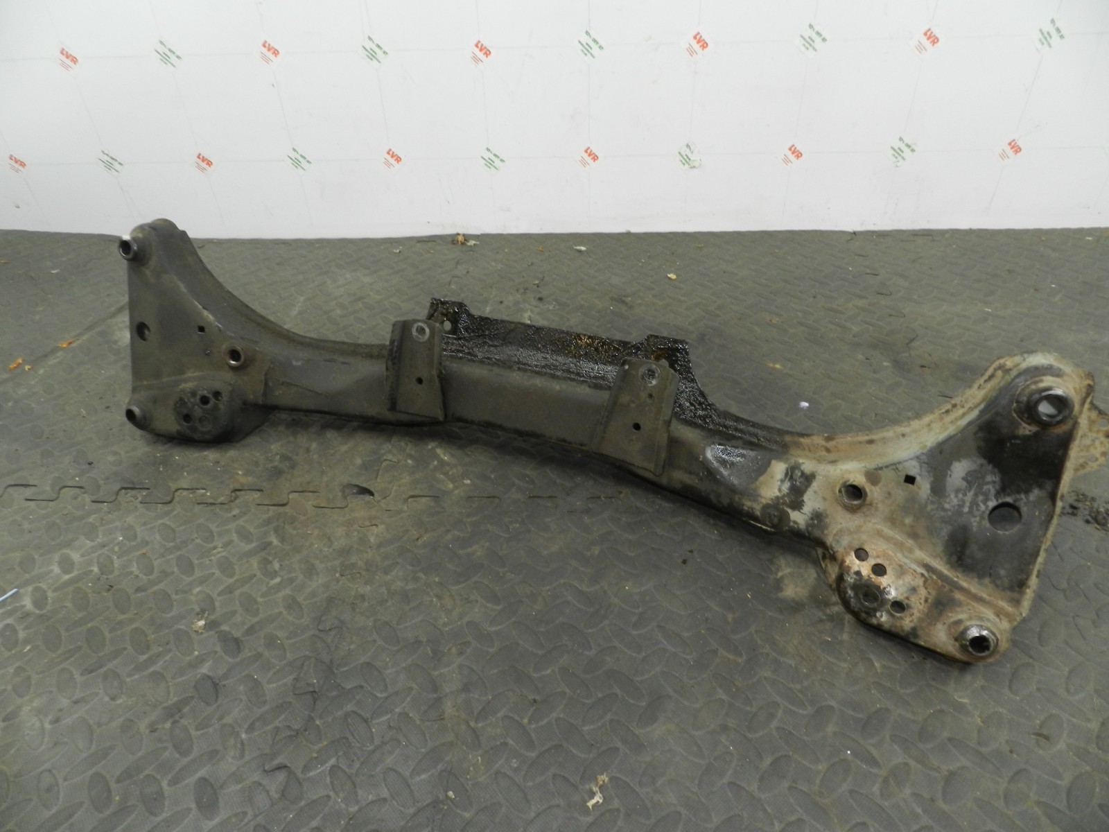 157. 1997 BMW 323I E36 CONVERTIBLE. ENGINE BAY SUB FRAME CRADLE