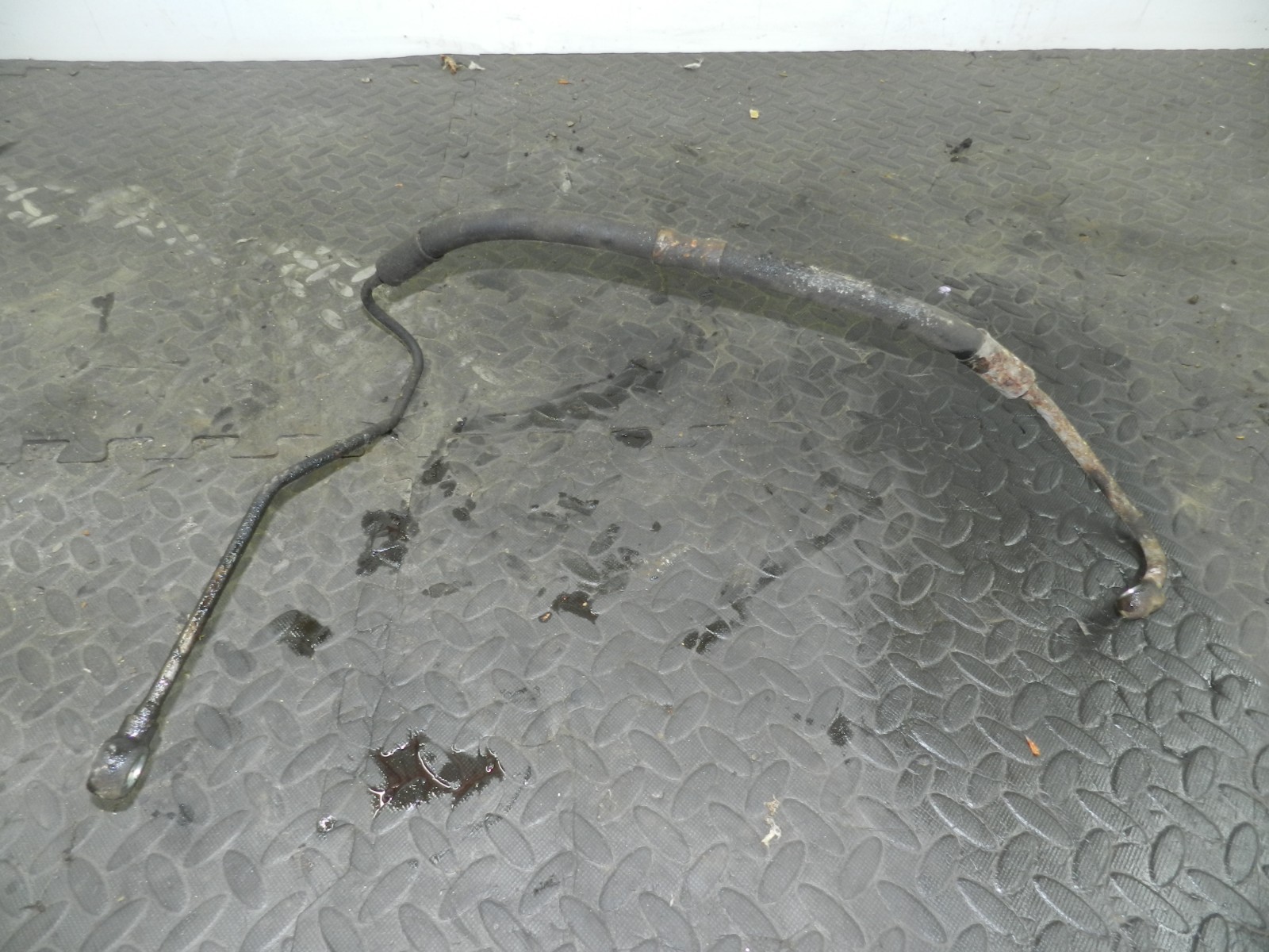 157. 1997 BMW 323I E36 CONVERTIBLE. STEERING FLUID PIPE