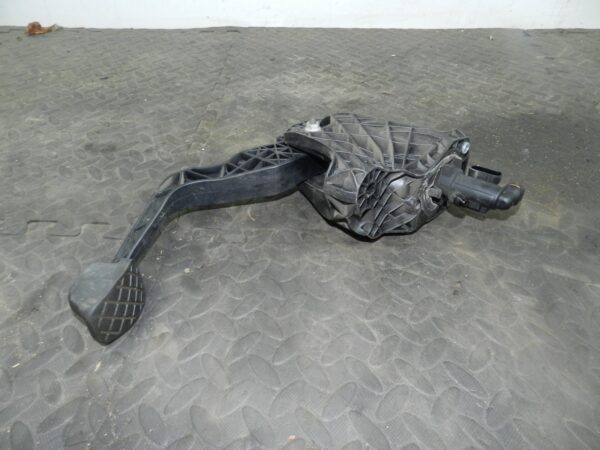 161, 2008 VOLKSWAGEN PASSAT B6 ESTATE. CLUTCH PEDAL + MASTER CYLINDER NO SPRING