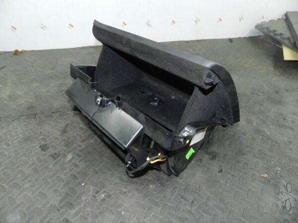 161, 2008 VOLKSWAGEN PASSAT B6 ESTATE. GLOVE BOX HOUSING + LID - Image 3