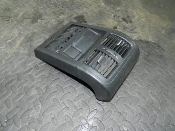 161, 2008 VOLKSWAGEN PASSAT B6 ESTATE. CENTRE CONSOLE REAR PANEL